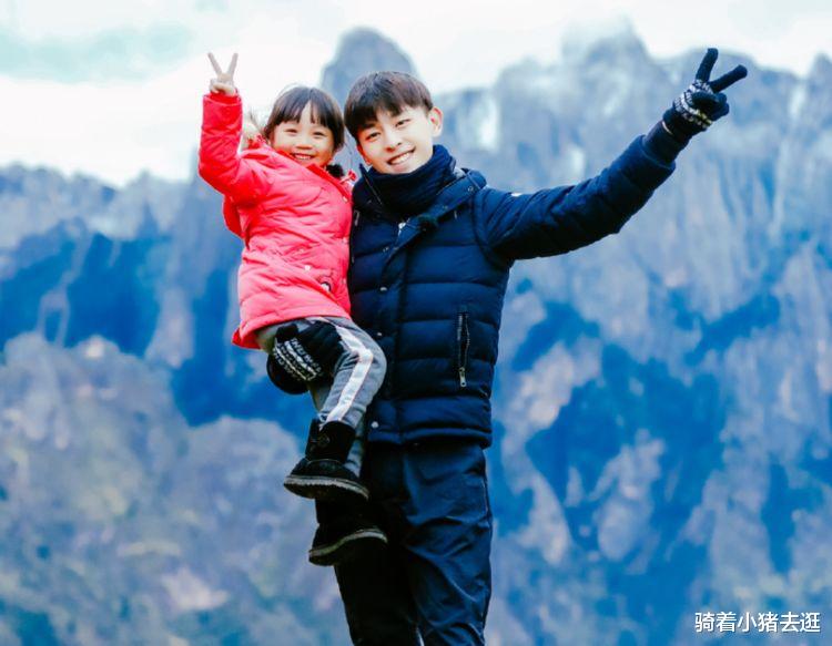 邓伦|谁还记得邓伦抱在手中的小女孩？五官长开后，美出新高度