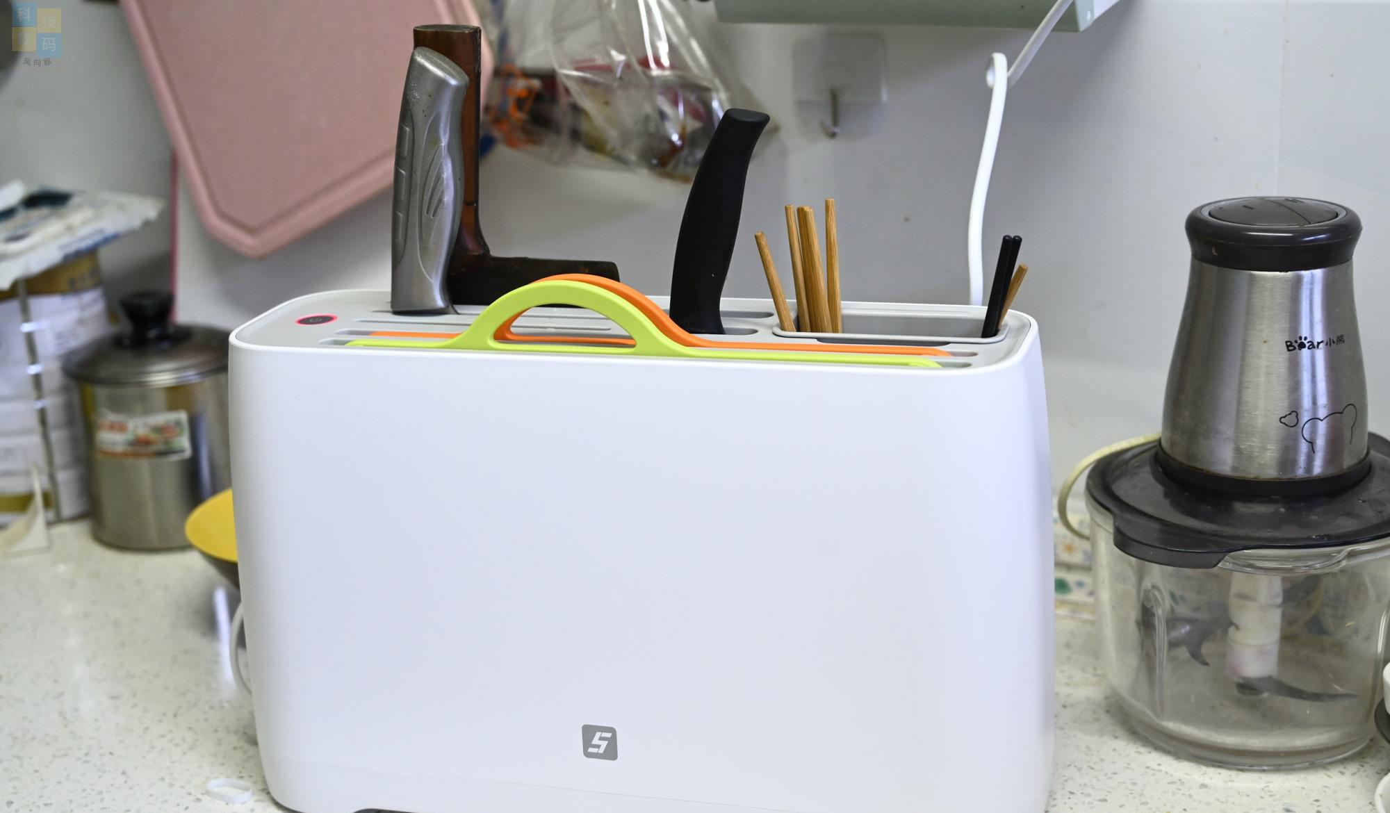 |帮厨具除菌烘干的小工具，FIVE智能刀架让厨房更卫生