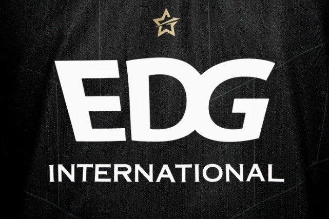 edg战队|EDG新赛季定妆照：队服上迎来了第一颗星星