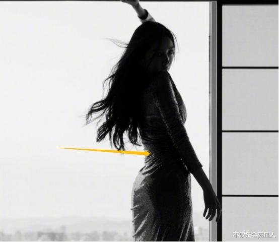 杨幂|34岁杨幂身材有多辣，九头身材比例大秀腰线，P图都不敢这么造