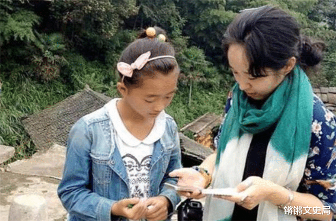 梁小友|《变形计》里的“神仙妹妹”：高中辍学后当网红，浓妆艳抹引质疑