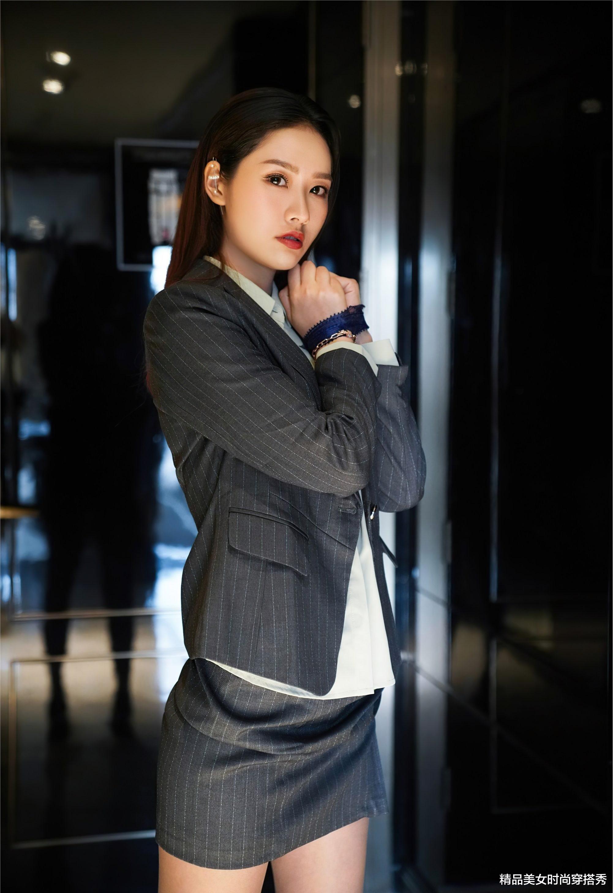 职业装|职场女性要想把职业装穿得精致简洁，起码要考虑四点