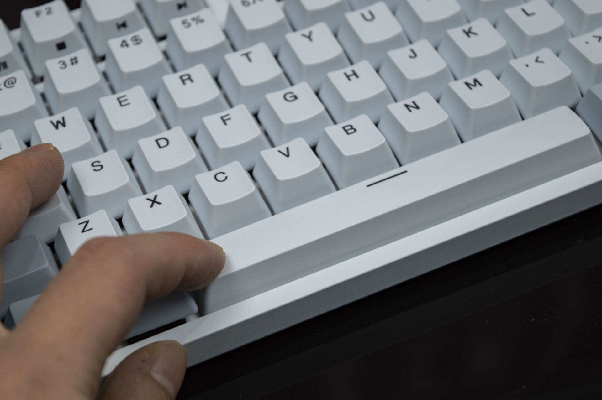 機械鍵盤|耐看百搭: 杜珈金牛座K320淺霧藍Cherry紅軸機械鍵盤開箱