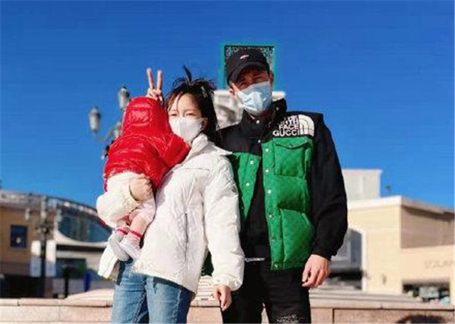 杜淳|杜淳晒全家出游照却引来网友恶评，怒回：恶毒的女人没好下场