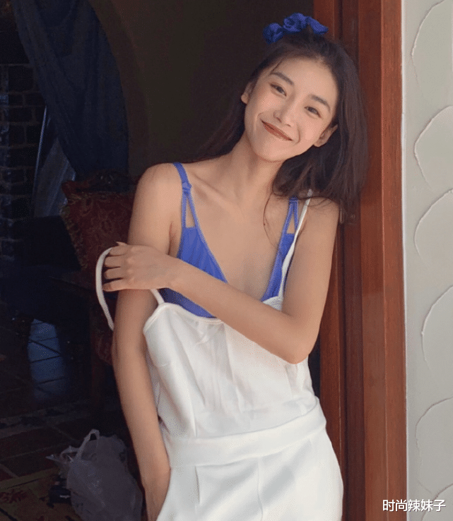 时尚辣妹子|半藏森林近照公开，爱上性感穿衣大变样，与以前相比如两人