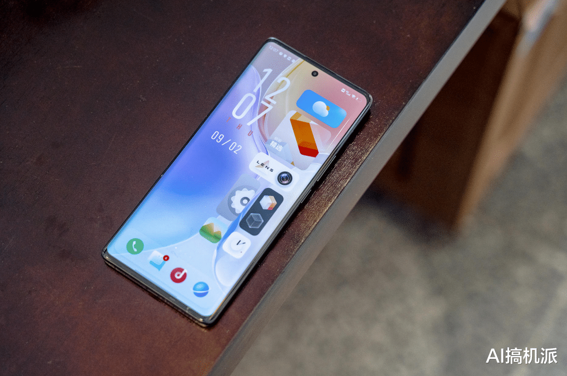 苹果|vivo X80 Pro稳了，屏下摄像头+蔡司四摄+天玑9000，配置很强！