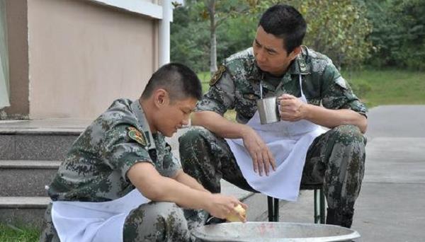 吻戏|拍戏用了8个替身，为等他全剧组休息半年，为何没有人敢吐槽他