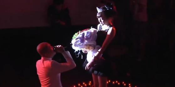 包贝尔|崇拜了包贝尔16年，10年求婚40次，包文婧为何那么卑微？