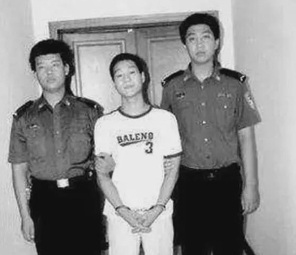 社会养老 沈氏两兄弟挟持小姐逼其杀人，处理尸体手段惨不忍睹