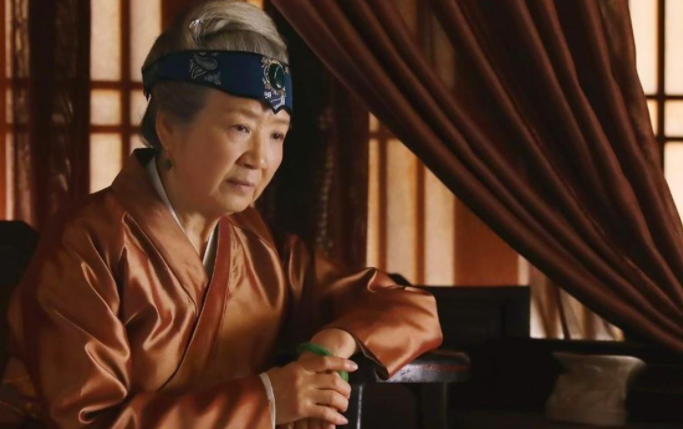 高德地图|华兰是老太太养的第一个孙女，为什么不是最亲的？其实华兰很自私