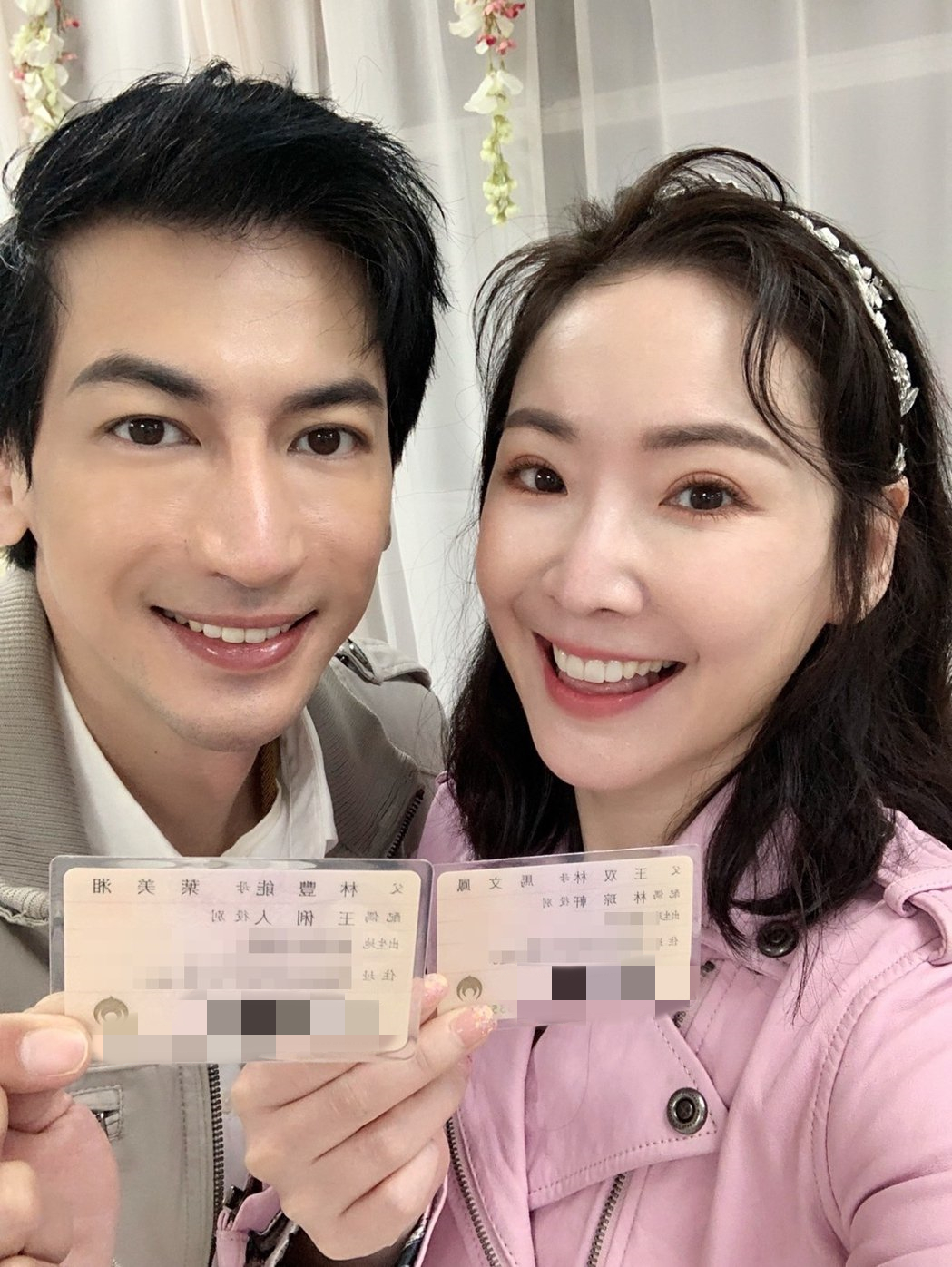 张若昀|45岁女星自曝结婚！与小7岁男友因疫情结缘，男方曾在厕所求婚