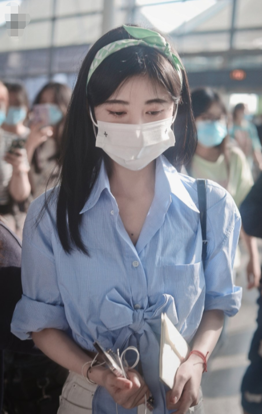 鞠婧祎|鞠婧祎终于肯换妆容了，舍弃“韩式半永久”，清新怡人似初恋