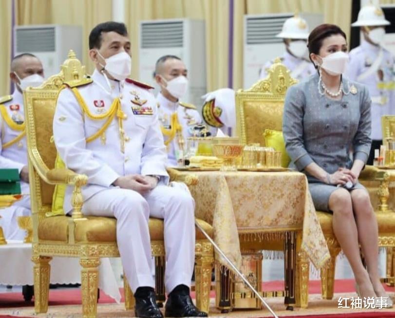 苏提达|42岁苏提达好惊艳，一袭鱼尾裙闪耀全场，波光粼粼宛如美人鱼