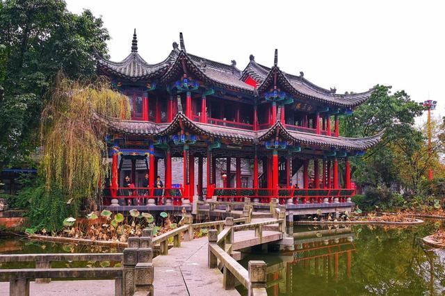  重庆又一“假”古镇走红，耗资43亿争辉镇远，有望晋升5A