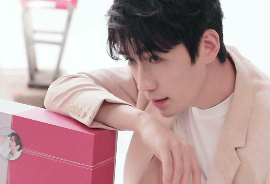 朱一龙|朱一龙没有日新月异的绯闻，没有大同小异的人设，他似乎是佛系