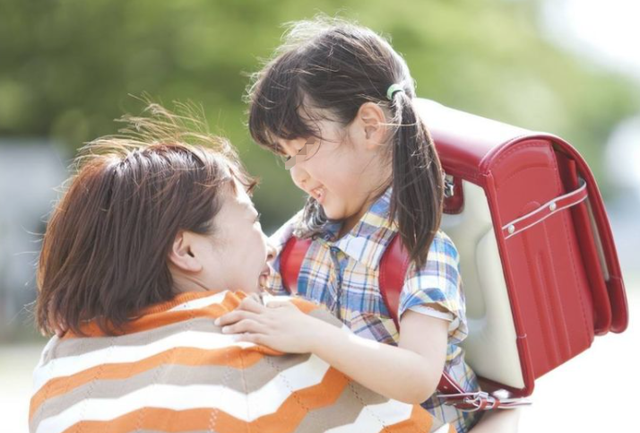 糖果的妈妈|娃在幼儿园是否“被喜欢”,监控未必看得全,家长需观察3个方面