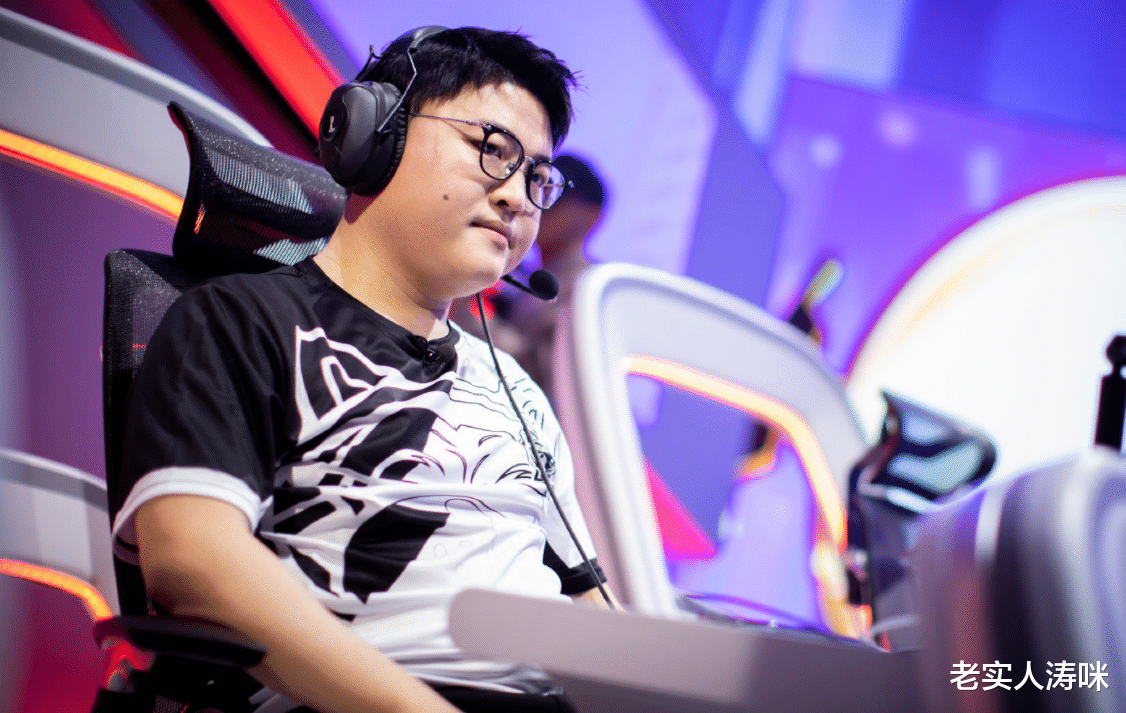lpl|“UZI成全场焦点”！LPL选手大会出现2大名场面，LWX与刘青松再次同框