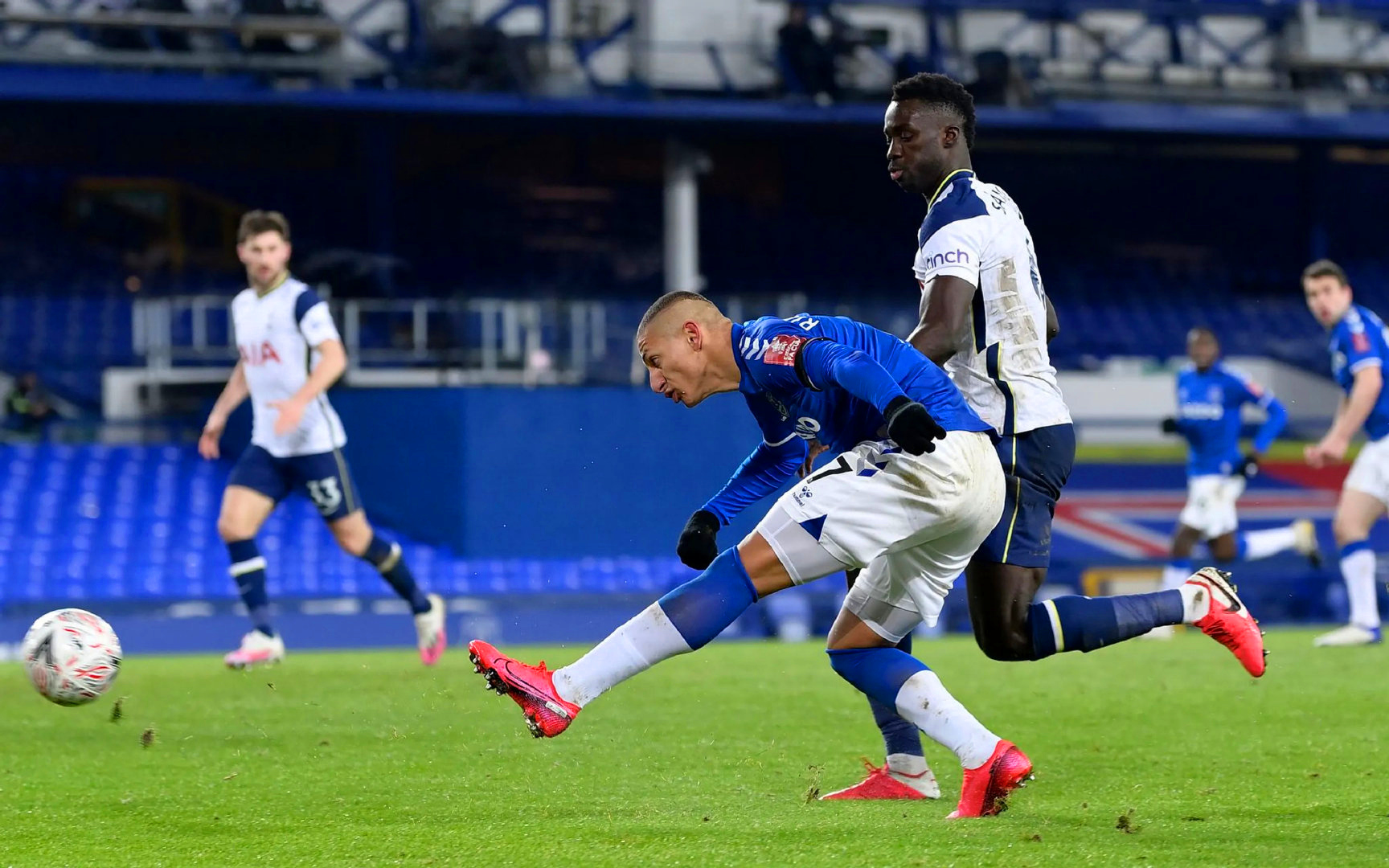 埃弗顿|英超 埃弗顿VS曼城 埃弗顿表现有所回暖 曼城状态依旧无敌