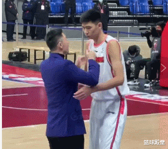 杜锋|徐昕单挑杜锋！被杜锋颜射+连吃晃，最后盖帽复仇，也难怪被弃用