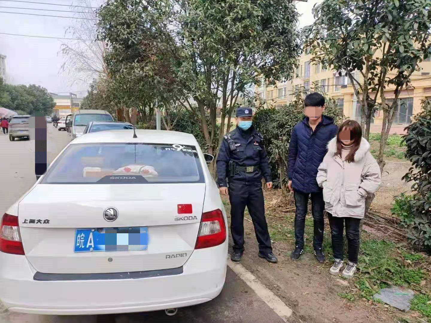 天天读报会 夫妻因琐事发生纠纷 丈夫将妻子塞后备箱出气