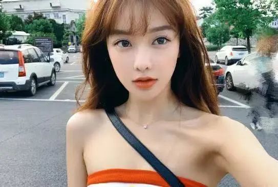 李沁|又油又丑，他咋还资源这么好