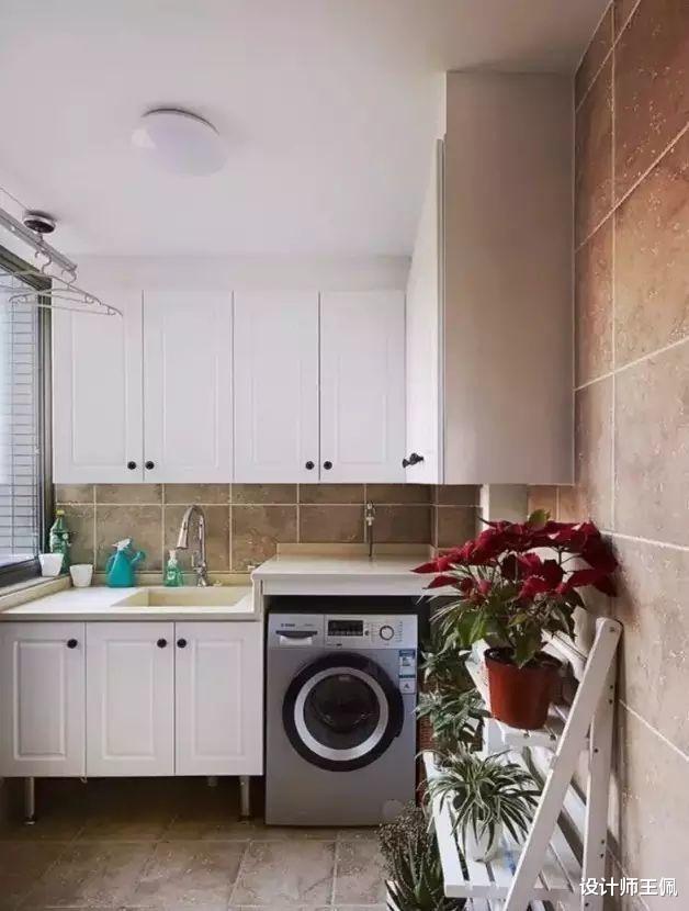 在阳台安装晾衣架前，一定要考虑4大因素，小心“毁了”阳台空间