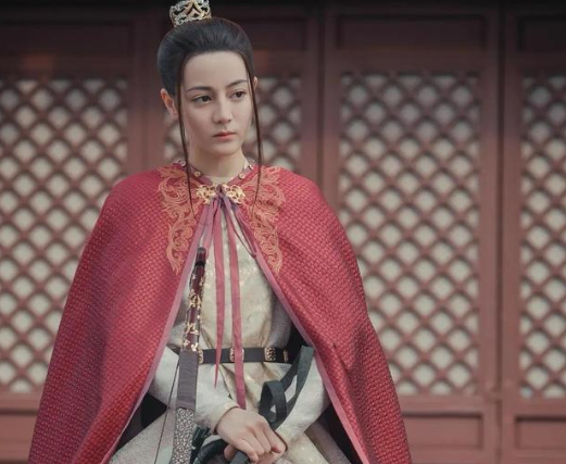 藤原纪香|迪丽热巴新剧造型再翻车，事实证明，颜值再高也别再硬凹古装女神