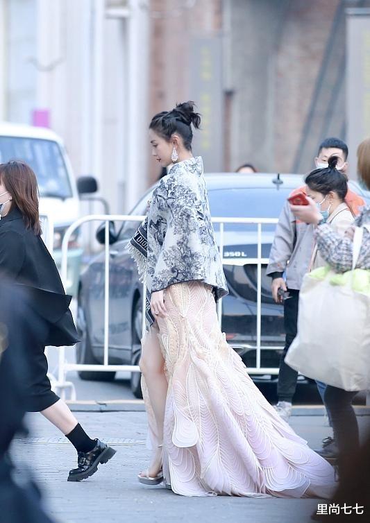 张小斐|费加罗红毯，曾黎把新疆棉花带身上，张小斐艳压baby全球首穿