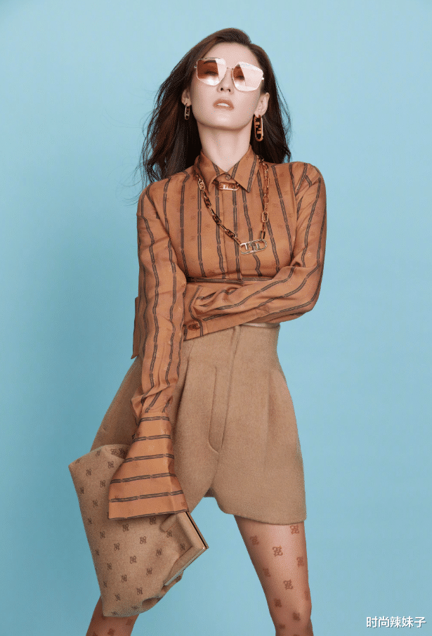 张柏芝|张柏芝穿衣新潮大胆，印花薄透丝秀傲人身材，哪像41岁辣妈