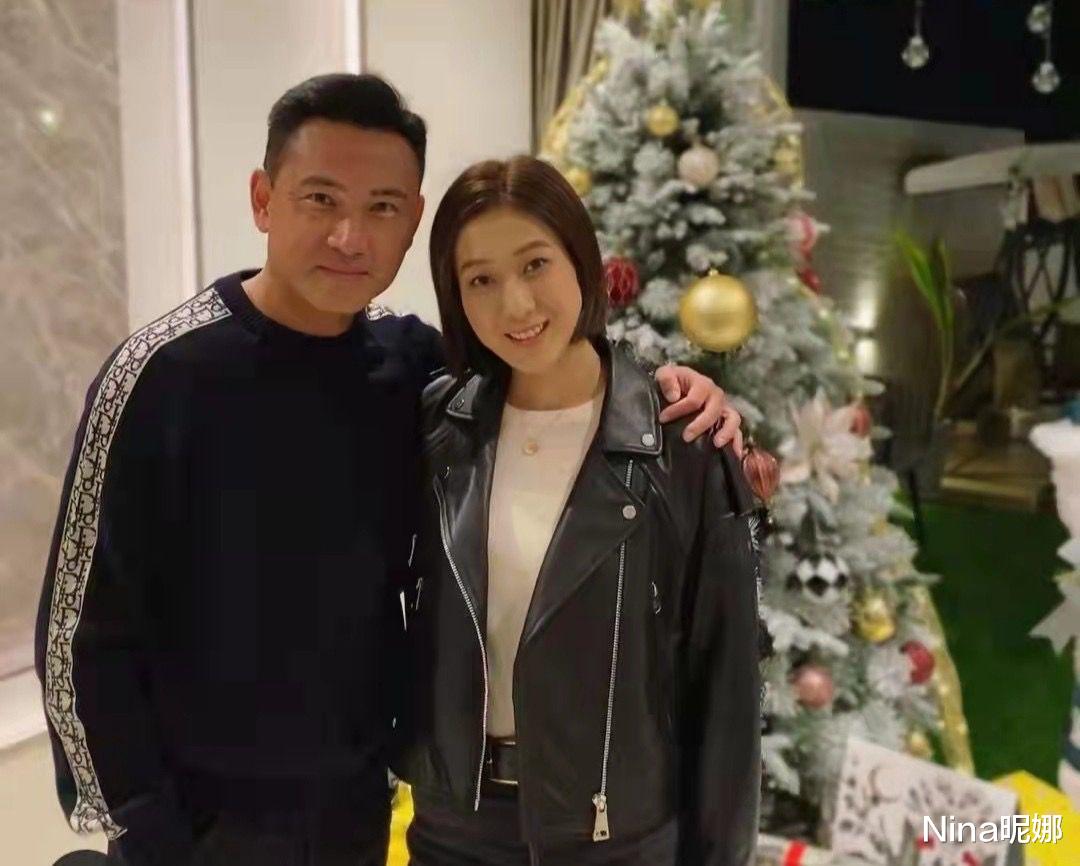 衬衫 时隔15年同框!钟嘉欣穿皮衣搭肩林文龙重拾往日精彩,原配郭可盈抢镜