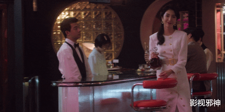 华灯初上|童年女神挑战尺度，她真豁出去了