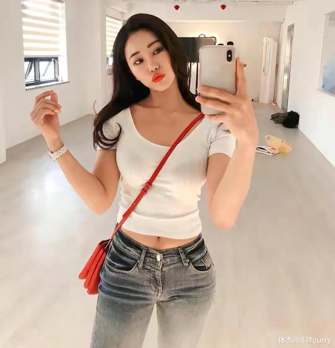 健身 长相甜美身材火辣，被称为私教界奶茶妹妹，之前也是个小胖子