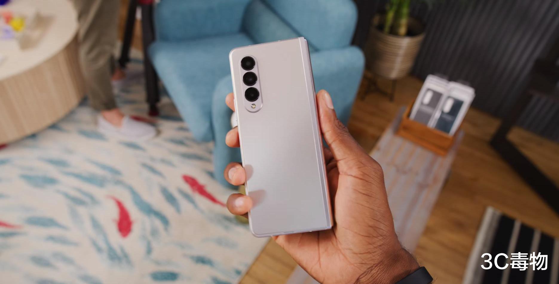 民警 三星Z Fold 3评测：仅售15999元！正面像华为，背面像荣耀！