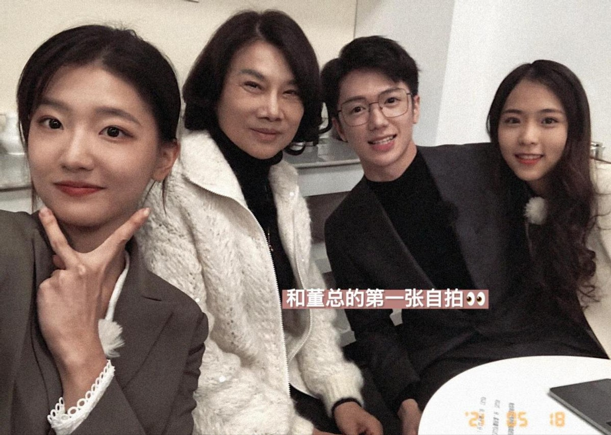 西装|董明珠身边红人“孟羽童”，西装穿搭成“职场模板”，新人照着学