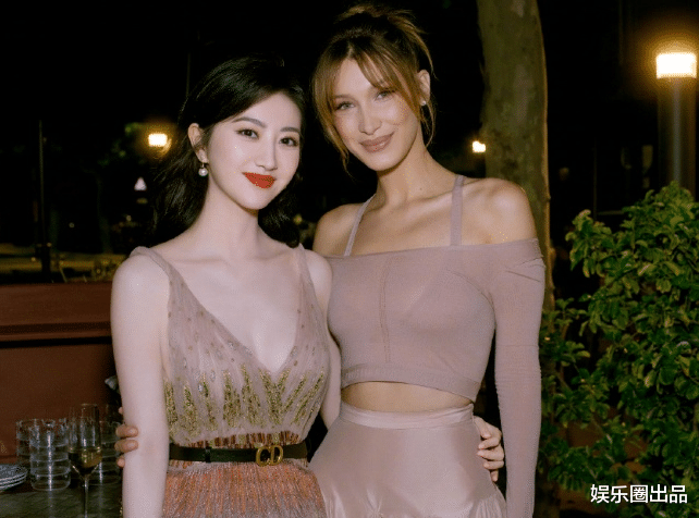 步步惊心|景甜和国际名模合影，气场差别太明显，被指气场完全被秒杀