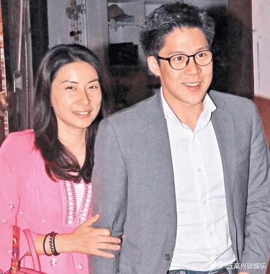 霍启刚|霍启刚晒3孩子合影，女儿名字打破豪门规矩，郭晶晶地位显而易见