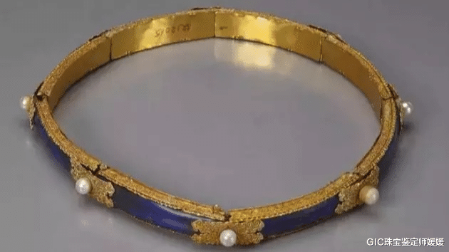 GIC珠宝鉴定师媛媛|炎炎夏日佩戴这种首饰，颜色真是太治愈了，帮助你缓解夏天的闷热