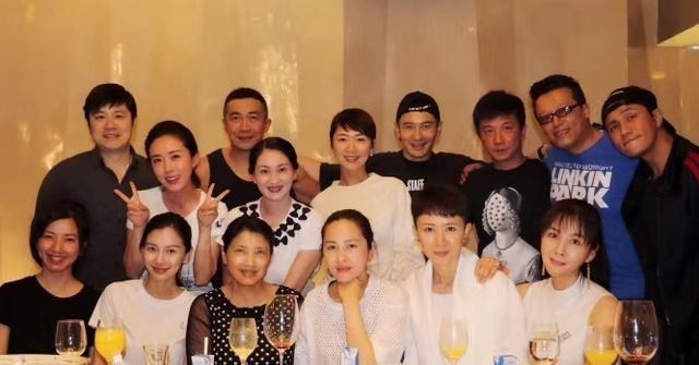 现象尽在眼中 同样参加同学聚会,一种随叫随到、一种根本请不动,到底差在哪?