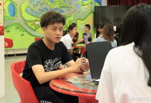 hr|资深HR揭露面试真相：我们不招“三无”本科生，原因让人哑口无言