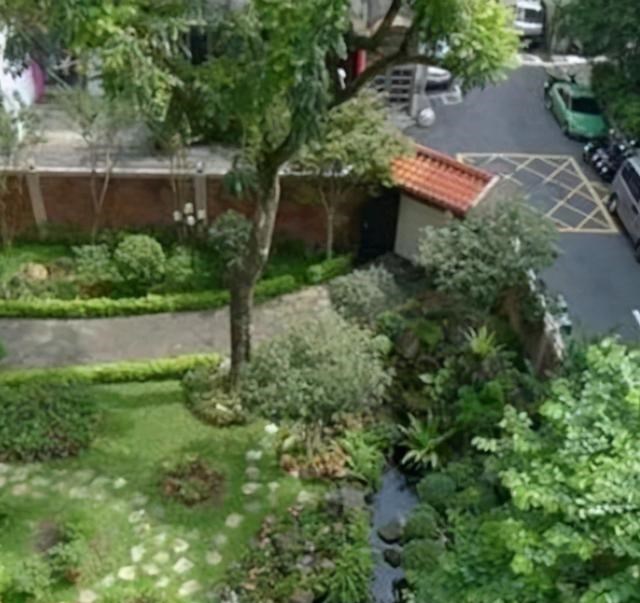 阳光语言矫正说|琼瑶晒出自己的豪宅，院子里有小桥流水，住在这里仿佛与世隔绝