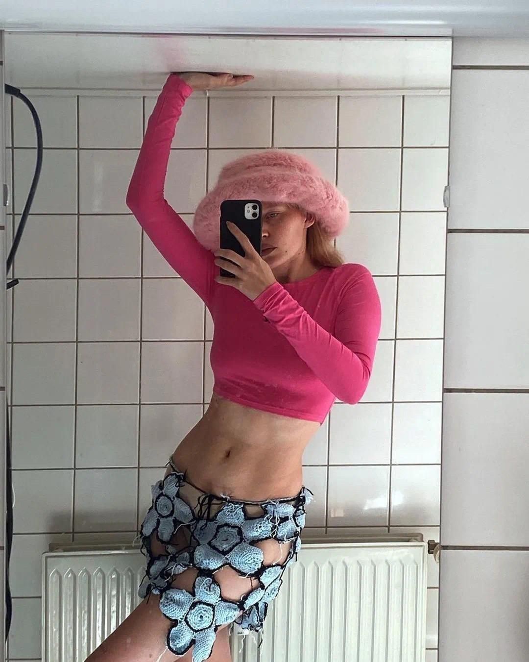 时尚圈的奇葩大喵 卡戴珊连脸都不要了?为迎合年轻审美付出太多,从远处看也很显眼