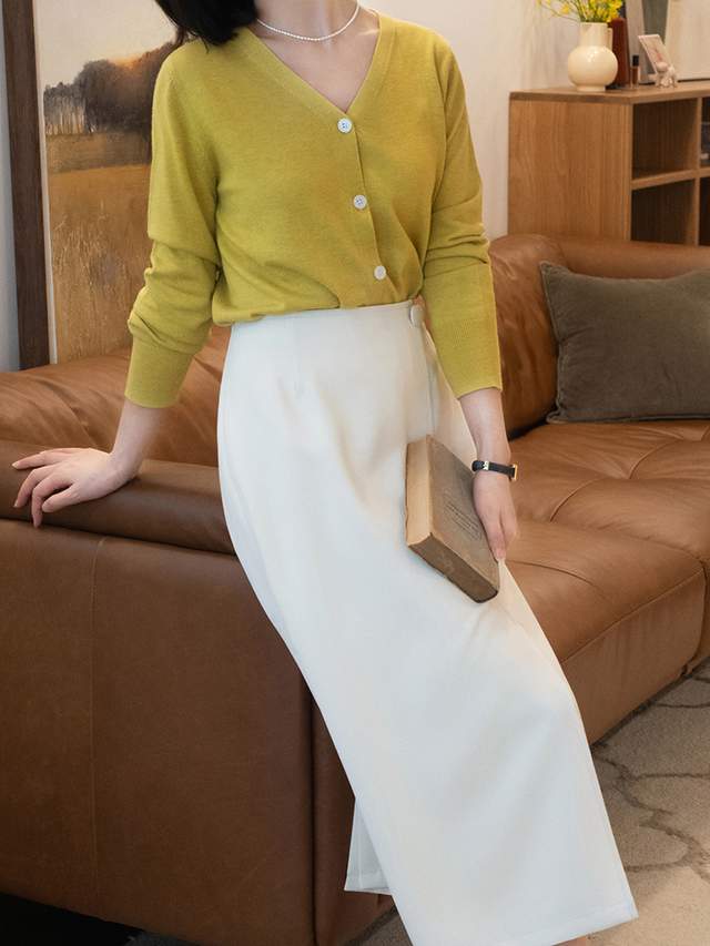 何有强|秋季这样穿不会单调,绿色卫衣搭配粉色短裙简约洋气,少女感爆棚