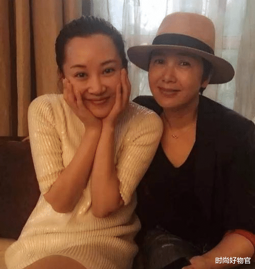 祛痘 51岁许晴比41岁章子怡还惊艳，皮肤白到发光！直言护肤方法很好用