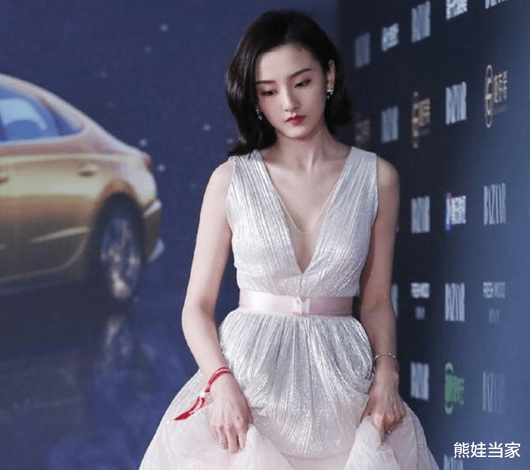 童星|两位“童星”，一个“发育过猛”一个“禁欲系女神”，你更喜欢谁