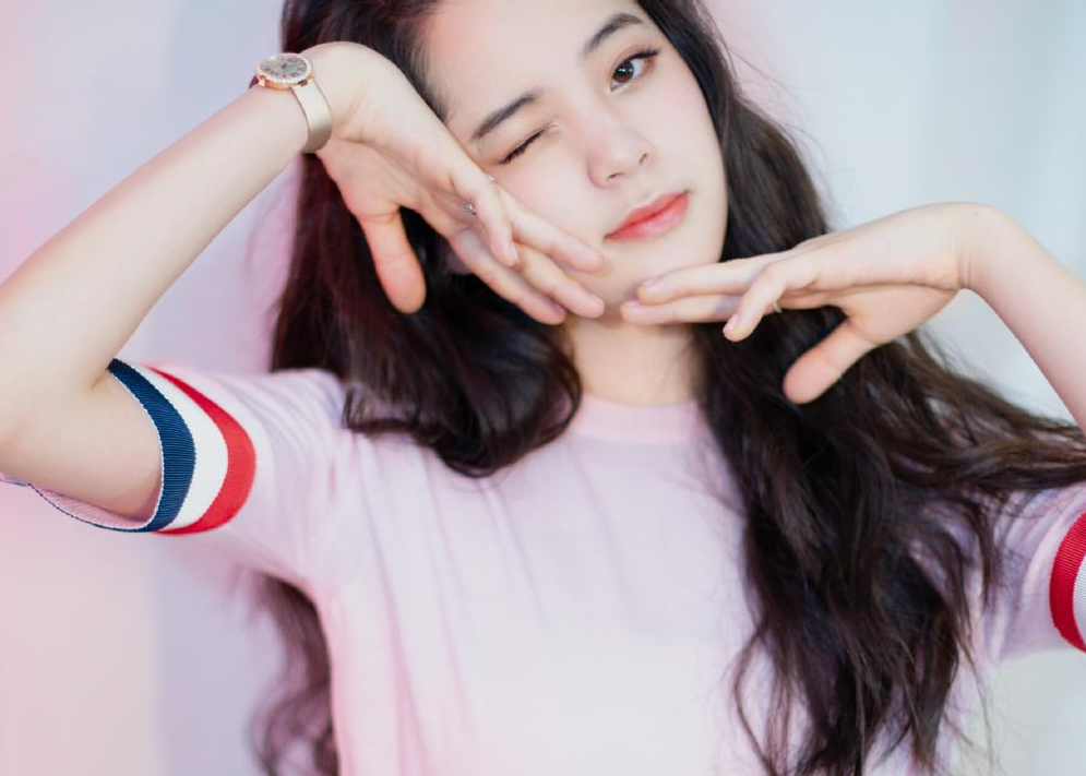 欧阳娜娜|“欧阳娜娜”字体火了，单看像小学生写的，组合起来却萌萌哒