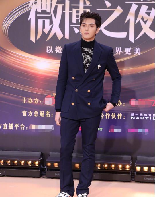 微博之夜|微博之夜明星造型与模特对比：热巴超越原版，王一博被嘲像门童