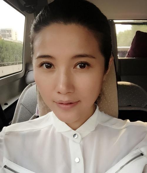 颜丙燕|影后颜丙燕，49岁的她，依旧是单身一人！光芒四射的影后也愁嫁