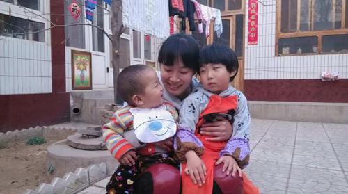 舜网 三胞胎男宝组队打哭小姨，妈妈前来兴师问罪，宝宝立刻窝里反了