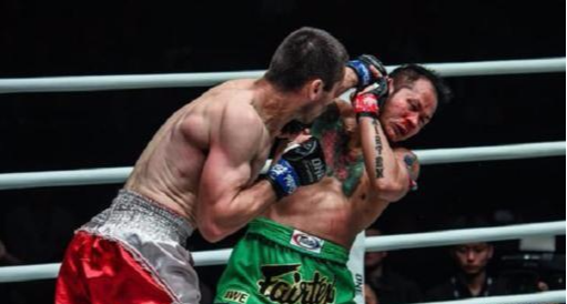 泰拳|职业搏击运动员和身经百战的街头混混哪个厉害？