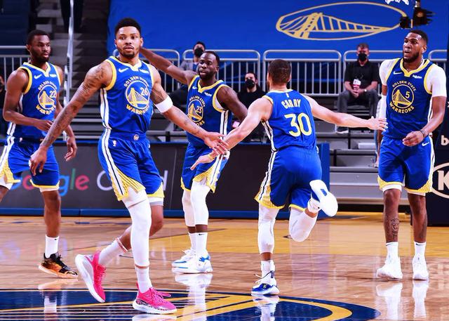 勇士隊(duì)|首發(fā)大變動(dòng)！美媒：重拾3換1交易，20+10的內(nèi)線悍將助攻勇士奪冠